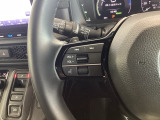 ステアリングにオーディオ操作スイッチが付いています。オーディオ画面に直接タッチしなくても操作が出来ますので、運転に集中できます。