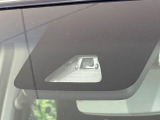 【スマートアシスト2】走行中に前方の車両等を認識し、衝突しそうな時は警報とブレーキで衝突回避と被害軽減をアシスト。より安全にドライブをお楽しみいただけます。