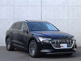 デザイン・ボディカラーが都会的な建物にも非常に良く映えます。クール・知的。Audiの持つ「品の良さ」が伝わってきます。
