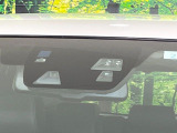 【i-ACTIVESENSE】走行中に前方の車両等を認識し、衝突しそうな時は警報とブレーキで衝突回避と被害軽減をアシスト。より安全にドライブをお楽しみいただけます。