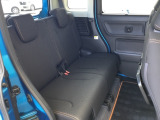 スライドドアなら狭い駐車場でもドアをぶつける心配がありません。ステップが低く乗り降りもしやすいです。