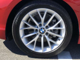 BMW純正18インチホイール。洗練されたデザインで、足元の個性を引き立てます。