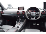 Audiのインテリアはエクステリア同様、優れたデザイン性とクオリティ、そして機能性を兼ね備えております。