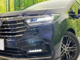【LEDヘッドライト】悪天候や夜間走行時も良好な視界を確保し安心して運転できる高輝度LEDヘッドライトを装備!点灯速度が早く、消費電力も抑えられています。