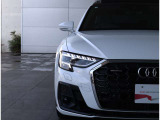 ●今やオールLEDヘッドライトはAudiを象徴する装備でございます。シングルフレームグリルとの組み合わせでフロントマスクが、より一層際立ち周囲からも視線を浴びます。