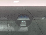 【シティブレーキアクティブシステム】低速走行中に前方の車両等を認識し、衝突しそうな時は警報とブレーキで衝突回避と被害軽減をアシスト。より安全にドライブをお楽しみいただけます。