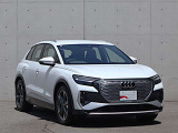 デザイン・ボディカラーが都会的な建物にも非常に良く映えます。クール・知的。Audiの持つ「品の良さ」が伝わってきます。