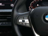 ACCは、レーダーやカメラが前走車や車線を検知し前方車両との車間距離を維持しながら自動で加減速を行い、低速走行時には車両停止までの制御を行ないます。