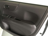 パワーウィンドウのスイッチですよ。運転席に居ながら窓を開け閉めのコントロールできます。