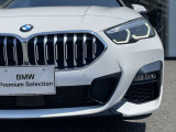また、BMW正規認定中古車は、エマージェンシーサービスが自動付帯。24時間365日、皆様のカーライフをサポート致します。確かな安心のうえで、「駆けぬける歓び」をご堪能ください。
