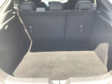 ラゲージルーム!後ろのシートは片方ずつ倒せます。乗る人や積む荷物に応じてアレンジが可能ですので多彩に使えてとても便利です。