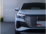 アウディの代名詞、シングルフレームグリルとLEDポジショニングランプ。洗練されたエクステリア。
