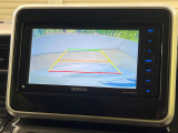 【バックカメラ】駐車時に後方がリアルタイム映像で確認できます。大型商業施設や立体駐車場での駐車時や、夜間のバック時に大活躍!運転スキルに関わらず、今や必須となった装備のひとつです!