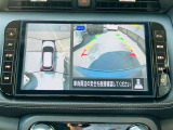 【バックモニター】車庫入れなど目視と合わせモニターで確認できて安心です。