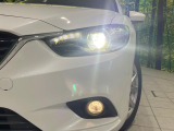 【LEDヘッドライト】悪天候や夜間走行時も良好な視界を確保し安心して運転できる高輝度LEDヘッドライトを装備!点灯速度が早く、消費電力も抑えられています。