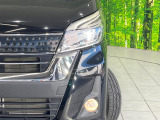 【LEDヘッドライト】悪天候や夜間走行時も良好な視界を確保し安心して運転できる高輝度LEDヘッドライトを装備!点灯速度が早く、消費電力も抑えられています。