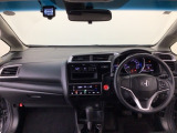 【前方視界】開放的な前方視界!運転がしやすく疲れにくいです♪窓が大きく、見通しがとっても良いおクルマですよ♪