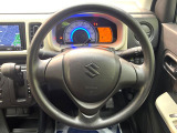 インテリアに合わせたデザインのステアリングは、運転される方のことも考え、運転しやすい形状、大きさです。是非一度、実際に触ってお確かめください。