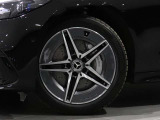 メルセデスのシート可動域は身長145cm〜220cm です。あらゆるユーザーに快適なポジションを設定できますね。