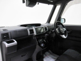 ダイハツのお店では、ダイハツ車を知り尽くしたプロフェッショナルが、専用の診断機器を使って各システムを点検しております。