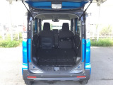 リアシートを前に倒せば荷室容量倍増!防汚タイプのラゲッジフロアです。