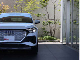 ●今やオールLEDヘッドライトはAudiを象徴する装備でございます。シングルフレームグリルとの組み合わせでフロントマスクが、より一層際立ち周囲からも視線を浴びます。