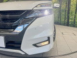 【LEDヘッドライト】悪天候や夜間走行時も良好な視界を確保し安心して運転できる高輝度LEDヘッドライトを装備!点灯速度が早く、消費電力も抑えられています。