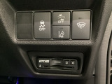 Hondaセンシング用の、VSA解除とレーンキープアシストシステムのメインスイッチなどはハンドルの右側に装備しています。その下にETC2.0がついています。高速道路の料金所の通過も楽々です。