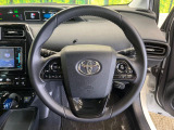 【レーントレーシングアシスト】高速道路走行時、車線からはみ出しそうになるとレーンの中央を走るようにステアリング操作をアシスト。より安全な運転をサポートしてくれます!