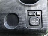 電動格納式ドアミラー付き。 狭い駐車場へ停めた時に、ボタン1つで左右のミラーをたたむ事ができます。