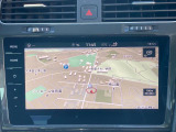 スマートフォン用アプリ[Apple CarPlay][Android Auto]対応の純正ナビ Discover Proを装備、ラジオ、地デジTV、SDカード、USB、Bluetoothも対応。