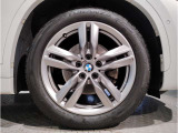 BMW純正アルミホイールです。納車時にはアルミホイールコーティングも承っております!是非ご検討下さいませ。