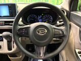 インテリアに合わせたデザインのステアリングは、運転される方のことも考え、運転しやすい形状、大きさです。是非一度、実際に触ってお確かめください。
