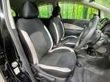 運転席まわりには十分なスペースがあり、大柄な方でもゆったり運転していただける環境です。