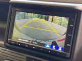 【バックカメラ】駐車時に後方がリアルタイム映像で確認できます。大型商業施設や立体駐車場での駐車時や、夜間のバック時に大活躍!運転スキルに関わらず、今や必須となった装備のひとつです!
