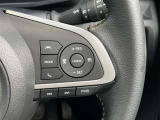 ステアリングスイッチ右側 LKCスイッチ、電話スイッチ、全車速追従機能付ACC操作スイッチ、オーディオ操作スイッチ。 ハンドルから手を離さなくても操作ができます!
