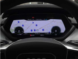 エクステリアは、六角形シングルフレームグリル、クワトロ・ブリスターフェンダーなど、アウディらしいディテールが見て取れる。