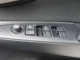 運転席のパワーウインドースイッチ部です。よく触れる場所だからこそ、使用状態があらわれますよね。ぜひこうした所もチェックしてください。