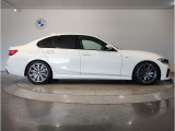 ご納車後も全国約200拠店のBMW正規ディーラーサービス工場にて保証対応いたします。お近くのBMW正規ディーラーをご案内の上、アフターメンテナンスをお受け頂けますので、安心してお乗りいただけます!!