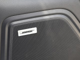 BOSEサラウンドサウンドシステムは、車内の音響特性に合わせて的確にチューニングされており、コンサートホールのようにバランスに優れた原音を忠実に再現した音響パターンを生み出します。