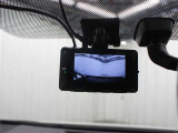 交通事故処理の迅速化等、運転中の「万が一」を記録してくれ、もしもの時も心強いドライブレコーダーを装備しています。