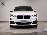 【BMWの伝統】BMWの特徴的な“キドニーグリル”は、80年以上続く伝統の形でございます。変わらないこだわりのデザインが、プレミアムブランド“BMW”を創り出します。