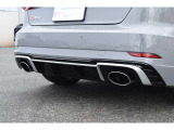 RS3には専用のエキゾーストが搭載されています。始動時や加速時には快音を響かせます。