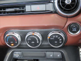 オートエアコン 自動車室内の希望温度を設定すると、自動的にヒーターやクーラーの温度調整や風量調整などを行ってくれる快適装備です!冬場に嬉しいシートヒーターも装着されています★☆★☆