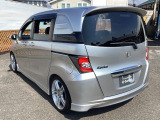 自社整備工場で点検整備をおこなってからお渡ししています。車検が残っている場合は『12ヶ月点検整備』を、車検整備付きの場合は『車検整備』をおこないます。整備費用は車両本体価格に含まれています。