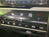 【オートエアコン】一度お好みの温度に設定すれば、車内の温度を検知し風量や温度を自動で調整。暑い…寒い…と何度もスイッチ操作をする必要はありません。快適な車内空間には必須の機能ですね♪