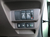 【両側電動スライドドア】リモコンや運転席のスイッチ操作のほか、ドアハンドルを少し引くだけでリアドアが自動開閉します♪
