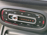 ■温度設定をしておけばいつでも快適な車内温度を維持できるオートエアコン!