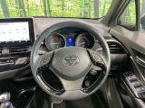 【純正革巻きステアリング】上質な革を使用することで、手にしっかり馴染みとても運転しやすいハンドルです♪