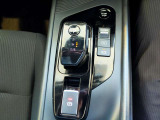 走行モードの切り替えとブレーキオートホールドも装備。